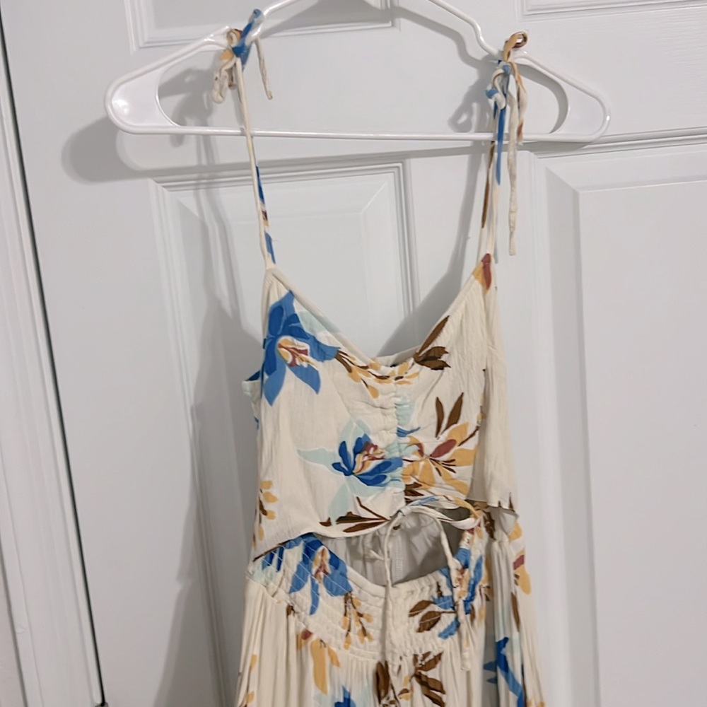 Flowy Dress - Picture 2 of 3